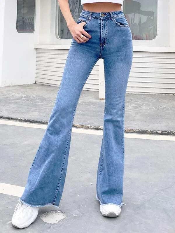 SHEIN Frenchy Jean évasé avec ourlet effiloché