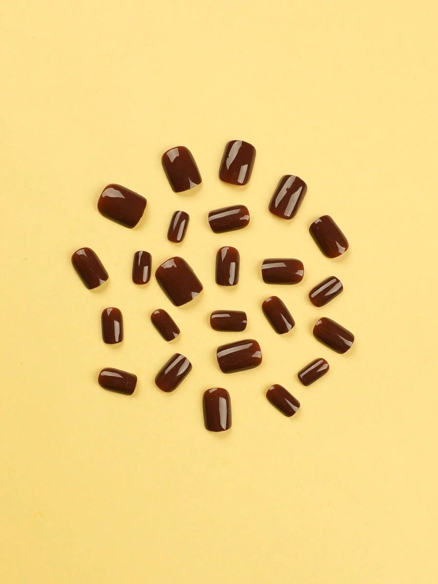 24 pièces Ongles pressés en forme ovale courte neutres marron
