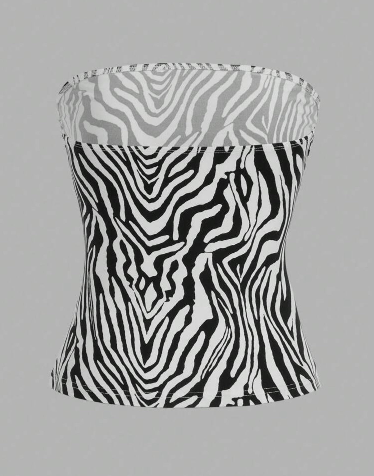 SHEIN EZwear 4pcs/Set
Autumn Winter Essentials Black
White Striped & Leopard Print Crop
Tops