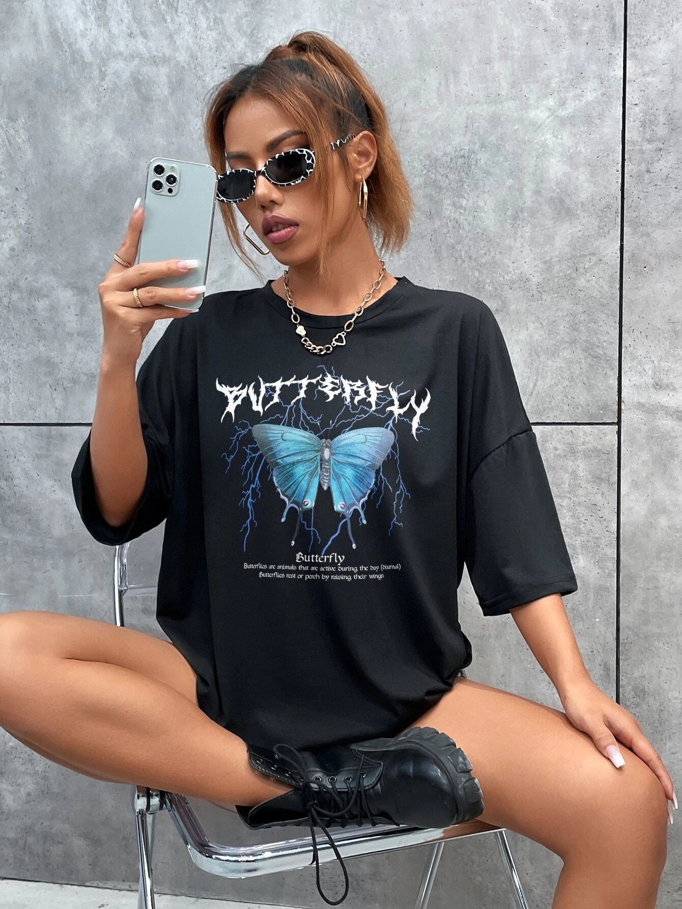 SHEIN EZwear T-shirt slogan et à imprimé papillon