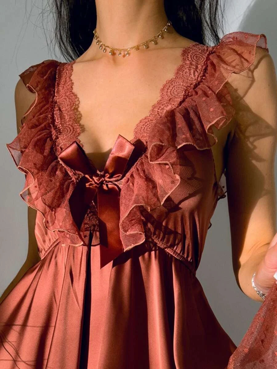 Shein Robe de nuit en satin avec nœud en dentelle contrastée