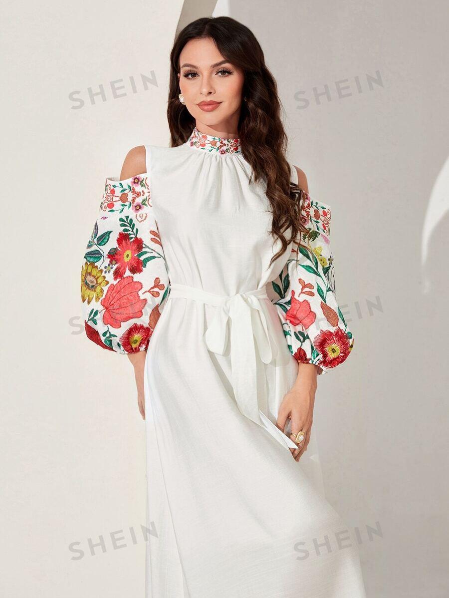 SHEIN Mulvari Robe ceinturée à imprimé floral à épaules dénudées - GlamShopTN