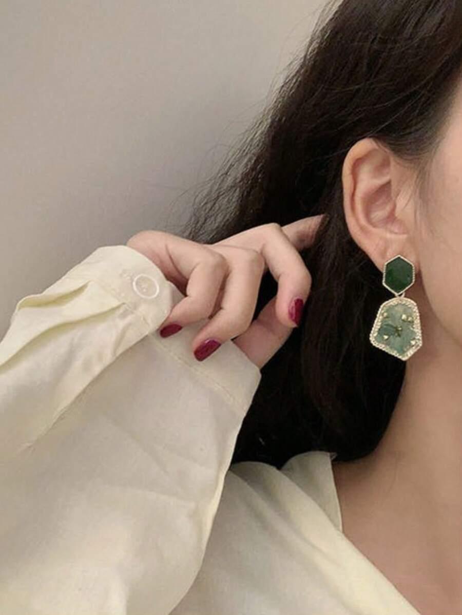 Shein 2 paires/set Ensemble pendants d'oreilles émeraude vintage en pierre naturelle verte et blanche de style français - GlamShopTN