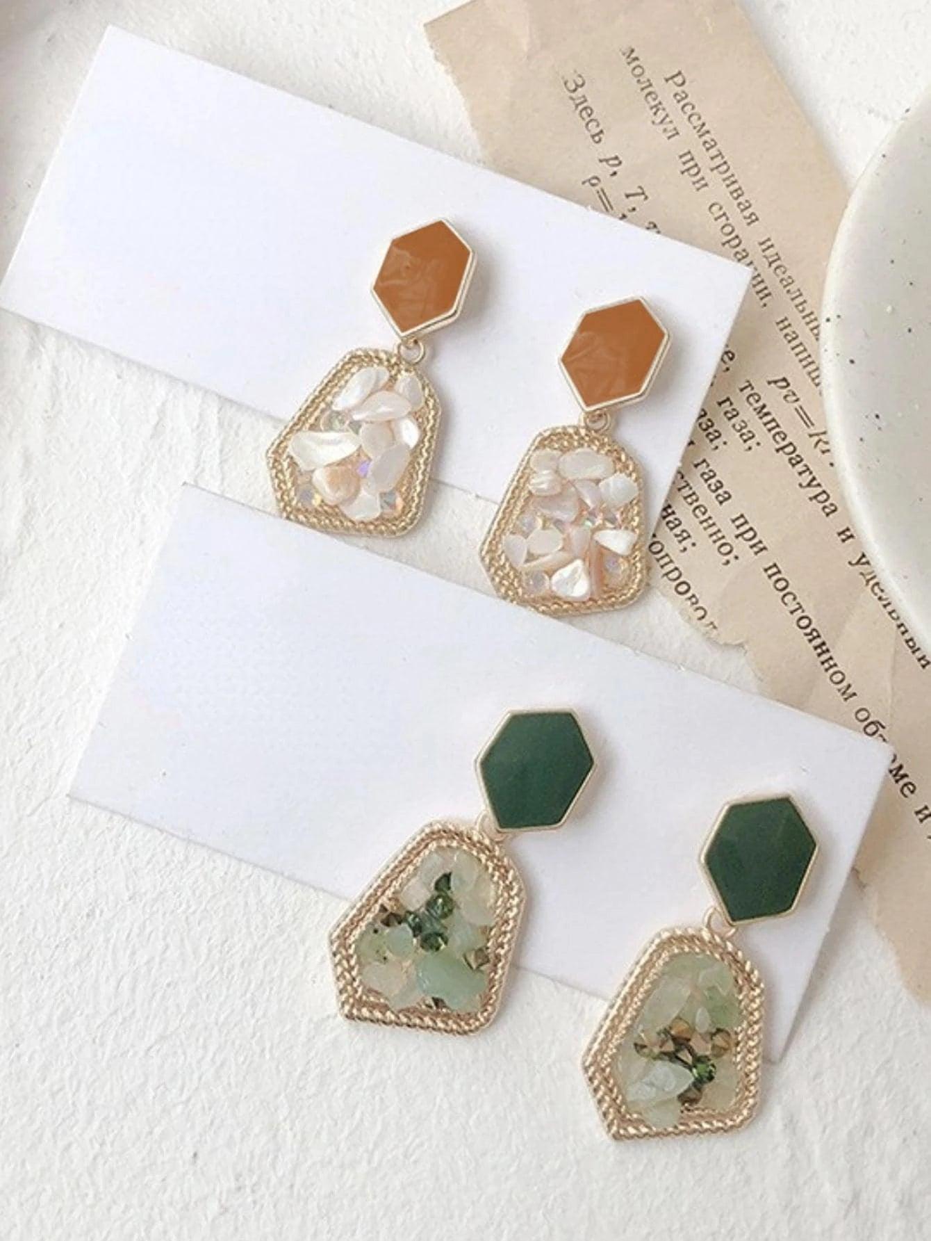 Shein 2 paires/set Ensemble pendants d'oreilles émeraude vintage en pierre naturelle verte et blanche de style français - GlamShopTN