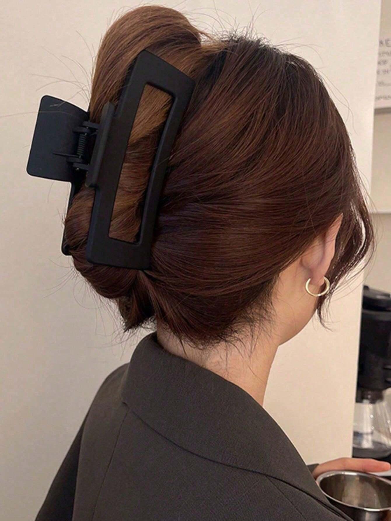 Shein 1-4 Pièces Grand Clip De Cheveux Carré En Plastique Léger En Noir, Blanc, Marron - GlamShopTN