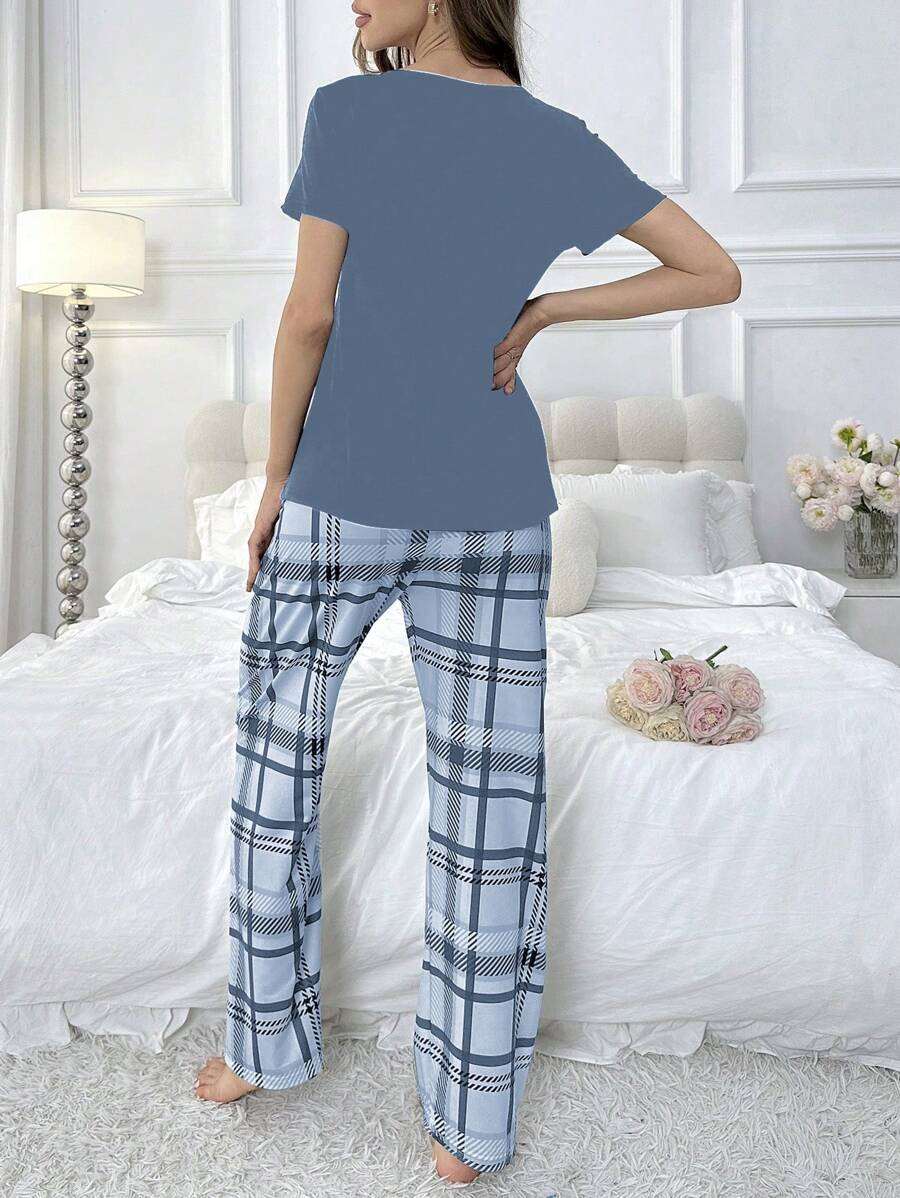 Ensemble pyjama pour femmes avec haut à manches courtes et pantalon à carreaux bleus