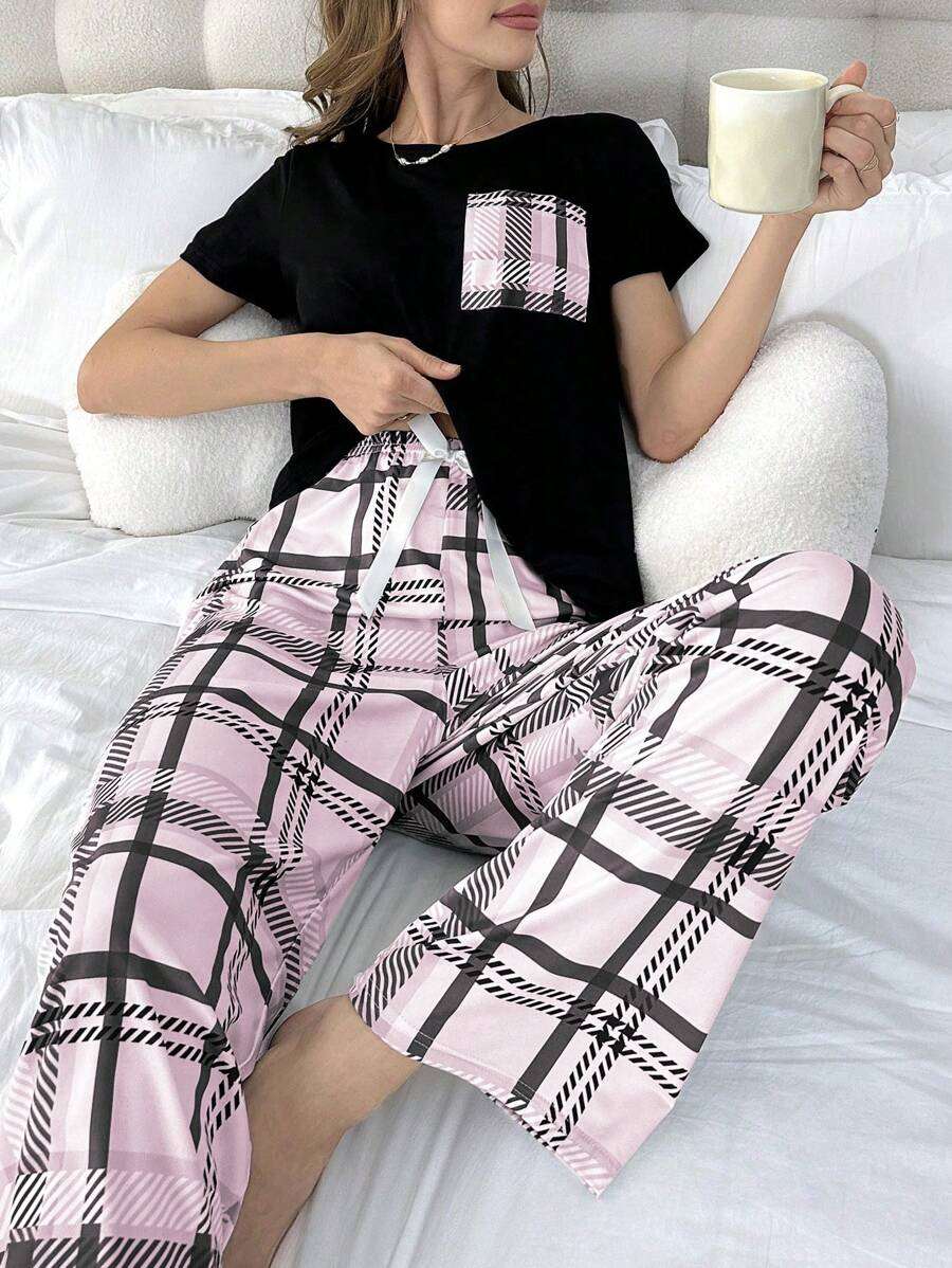Ensemble de pyjama avec Top à col rond et manches courtes et pantalon long à carreaux avec ceinture à nouer pour femmes
