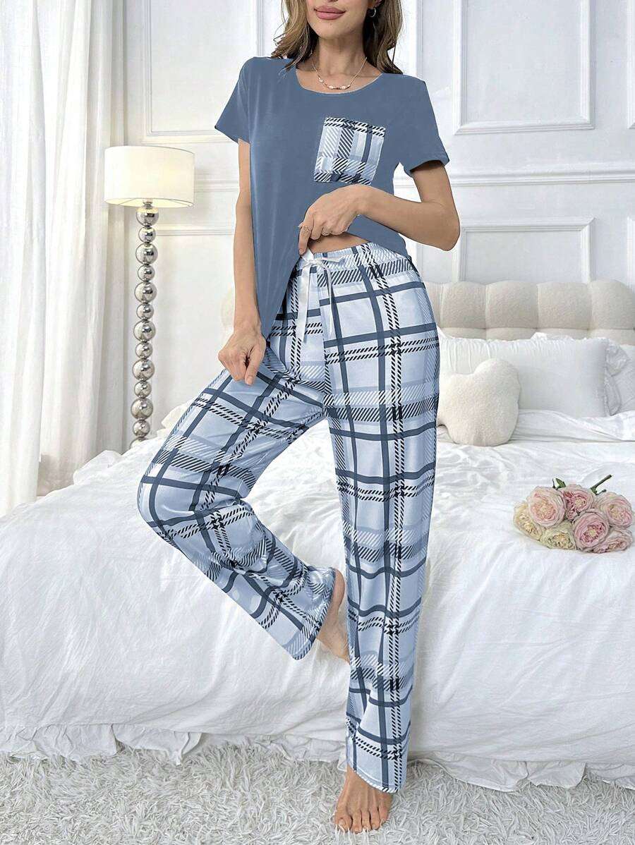Ensemble pyjama pour femmes avec haut à manches courtes et pantalon à carreaux bleus