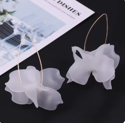 Boucles d'Oreilles d'Été Nouvelles et Mignonnes pour Fille - Pétales en Acrylique Rose, Pendantes et Douces - Parfaites pour un Look Frais en Vacances